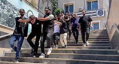 Sultangazi'de motosikletiyle silahlı saldırı düzenleyen şüpheliler yakalandı