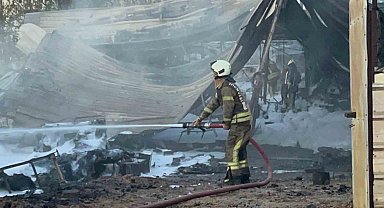 Tuzla'da iş yeri alev alev yandı