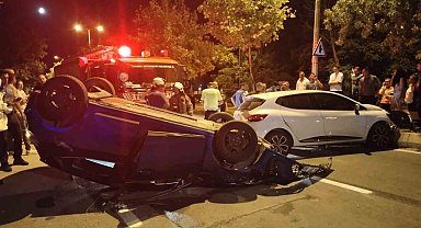 Tuzla'da kontrolden çıkan araç karşıdan gelen otomobile çarpıp takla attı: 1'i ağır 3 yaralı