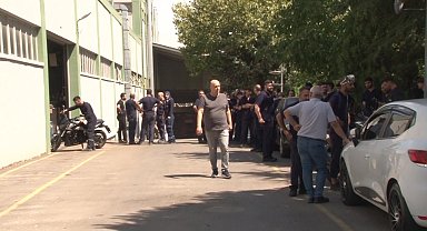 Ümraniye'de hidrolik silindir imalathanesinde yangın çıktı, işçiler tahliye edildi