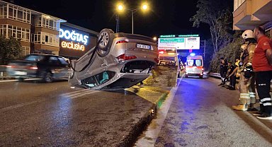 Üsküdar'da kontrolden çıkan otomobilin çarptığı araç takla attı