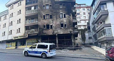 Ankara'da iş yerinde çıkan yangın binayı kullanılamaz hale getirdi