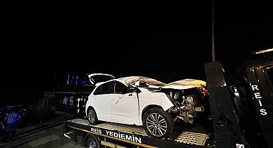 Arnavutköy'de otomobil restorana daldı, 4 kişi yaralandı: O anlar kamerada
