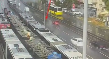 Avcılar'daki metrobüs kazasının güvenlik kamerası görüntüsü ortaya çıktı