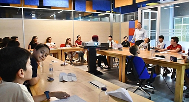 Balıkesir Gençlik ve Spor İl Müdürü Adem Özalp, Deneyap Teknoloji Atölyesi Öğrencileriyle Bir Araya Geldi