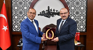 Bangladeş İstanbul Başkonsolosu Mohammed Nore Alam, Vali İsmail Ustaoğlu’nu Ziyaret Etti
