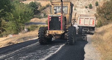 Bigadiç Belediyesi'nden Yeni Mezarlık Yoluna Asfaltlama Çalışmaları