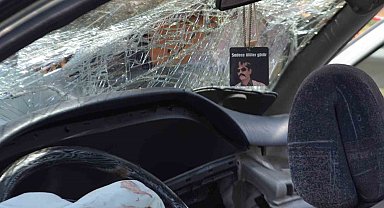 Bursa'dan Trabzon'a giden aile hafriyat kamyonuna arkadan çarptı: 5 yaralı