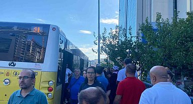 E-5 Karayolunda 2 İETT otobüsü çarpıştı