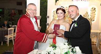 Edremit Belediyesi'nde Nikah Sevinci: İsmail ve Sevde Hayatlarını Birleştirdi