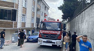 Esenyurt'ta ev yangını, itfaiye eri çocuğu böyle kurtardı