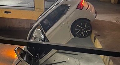 Esenyurt'ta fren yerine gaza basan kadın sürücü otoparkın 2'inci katından aşağıya düştü