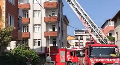 Sancaktepe'de 5 katlı binanın çatı katındaki daire alev alev yandı