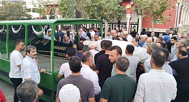 Sultanbeyli'de 1 TL indirim için öldürülen baba ve kız son yolculuğuna uğurlandı