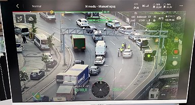 Sultanbeyli'de denetimde sürücüler drondan sesli komut ile uyarıldı.