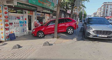 Sultangazi'de faciadan dönüldü: Fren yerine gaza basan sürücü marketin önüne düştü