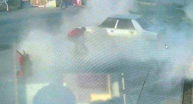 Tuzla'da otomobilde patlama anı kamerada
