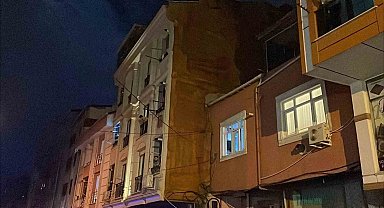 Yol verme kavgası kanlı bitti: Balkondaki bir kişiye mermi isabet etti