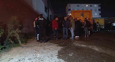 Ataşehir'de hafriyat kamyonları alev alev yandı