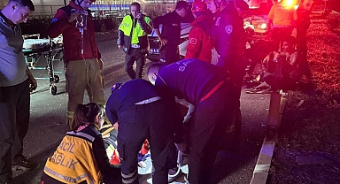 Ayvalık'ta Çift Taraflı Trafik Kazası: 3 Kişi Yaralandı