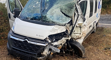 Balya'da Trafik Kazası: İtfaiye Ekipleri Sıkışan 8 Kişiyi Kurtardı