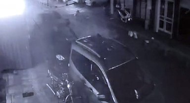 Esenler'de çatıdan düşen parçalardan saniyelerle kurtuldu
