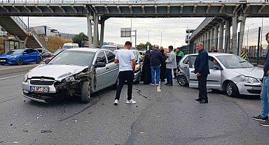 Esenyurt E-5 karayolunda 4 araç zincirleme kazaya karıştı: 1 yaralı