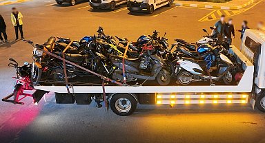 Eyüpsultan'da trafiği tehlikeye sokan 14 motosikletli yakalandı