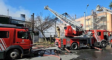 Gaziosmanpaşa'da korkutan yangın: Dumanlar kilometrelerce uzaktan görüldü
