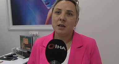 Güzellik merkezine müşteri gibi gelerek hırsızlık yapan şahıslar kamerada
