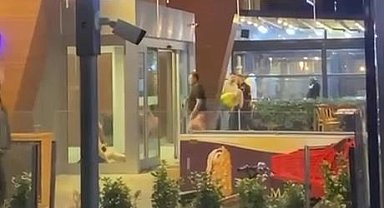 Kadına bıçak çekip darp eden şahıs vatandaşlar tarafından tekme tokat dövüldü