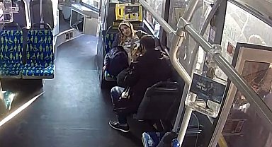 Metrobüste doğum anı araç içi kamerasına yansıdı
