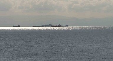 Pendik açıklarında gemi yangını