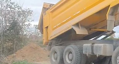 Arnavutköy'de kaçak döküm görüntülendi