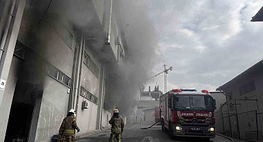Avcılar'da İş hanında korkutan yangın