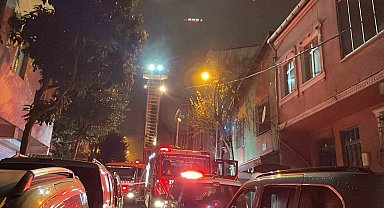 Bağcılar'da gecekondu yangını yan binalara sıçradı