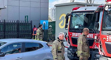 Bahçelievler'de okulun dış cephesi alev alev yandı