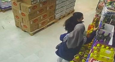 Başakşehir'de markete dadanan zeytinyağı hırsızları kamerada
