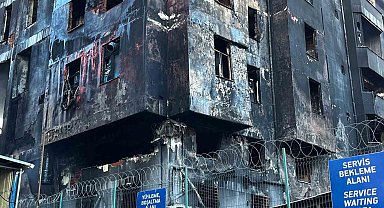 Beylikdüzü'nde yanan fabrikada çökme riski