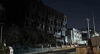 Beylikdüzü'nde yanan fabrikada soğutma çalışmaları devam ediyor