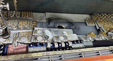 Bodrum katından duvar delerek girdiği kuyumcudan 10 kilogram altın çaldı