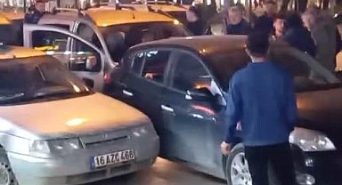 Direksiyon başında fenalaştı, önündeki araca çarptı: 2 yaralı