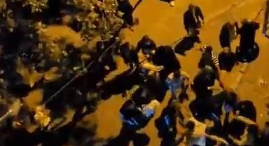 Düğünde iki aile arasında kavga çıktı, sokak savaş alnına döndü