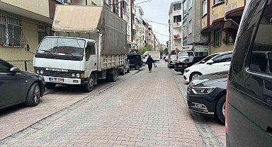 Esenyurt'ta iki komşu arasında park yeri kavgası: Demir çubukla aracın camlarını kırdı