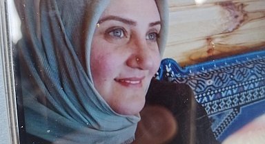 Eşini ve kendi arkadaşını bıçaklayarak öldürdü