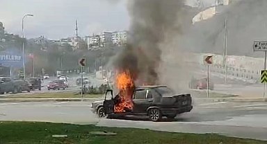 Eyüpsultan'da hareket halindeki Fiat Tofaş araç alev alev yandı
