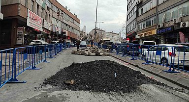 Güngören'de çöken yol hala trafiğe açılmadı, esnaf mağdur oldu
