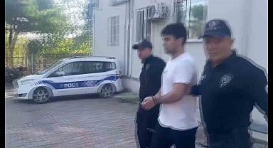 Gürültü yaptığı gerekçesiyle yumruk attığı küçük çocuğu yere fırlattı, o anlar kamerada