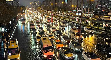 İstanbul'da haftanın son gününde trafik yüzde 90'a ulaştı