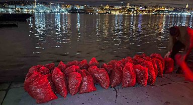 Kadıköy'de 1 ton kaçak midye ele geçirildi